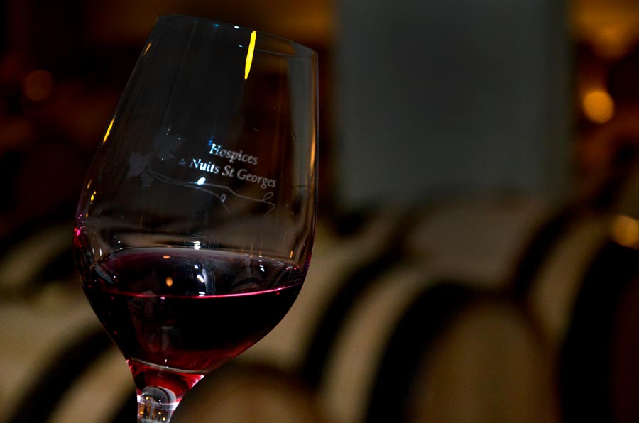 La vente aux enchères des Hospices de Nuits Saint Georges : un événement incontournable pour les amateurs de grands vins de Bourgogne